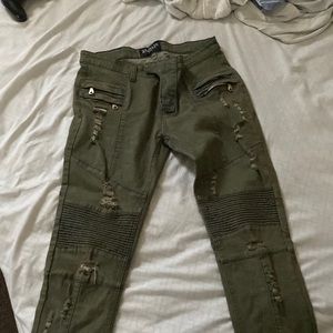 Ik selling Balmain jeans the color Is dirk green